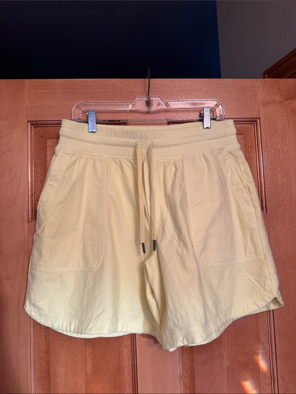 NWOT Women’s Athleta Yellow Drawstring Athletic Shorts - Large